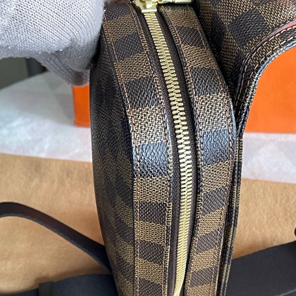 ❌❌SOLD❌❌Louis Vuitton Damier Ebene bodybag/ Bumbag - Picture 5 of 16